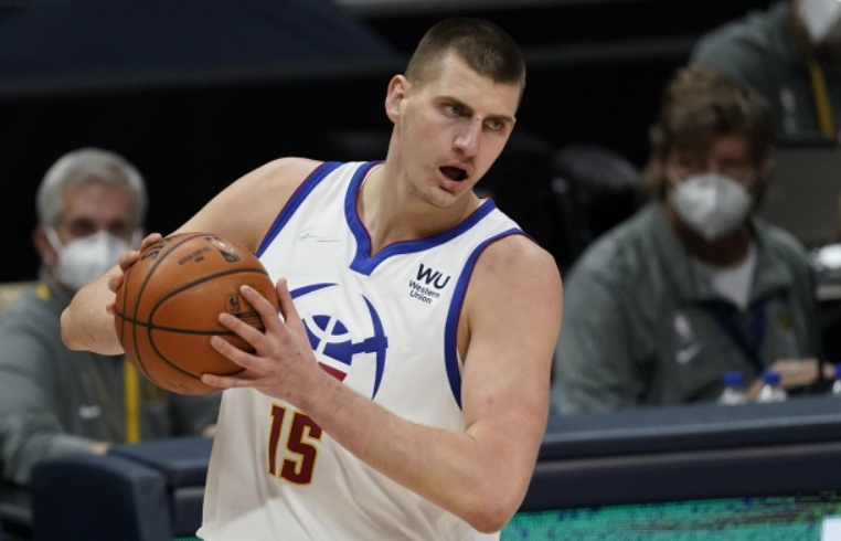  约基奇蝉联MVP创掘金队史新猷  